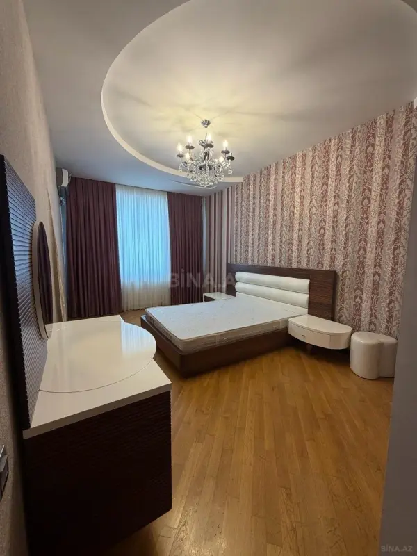Satılır 4 otaqlı mənzil 130 m²