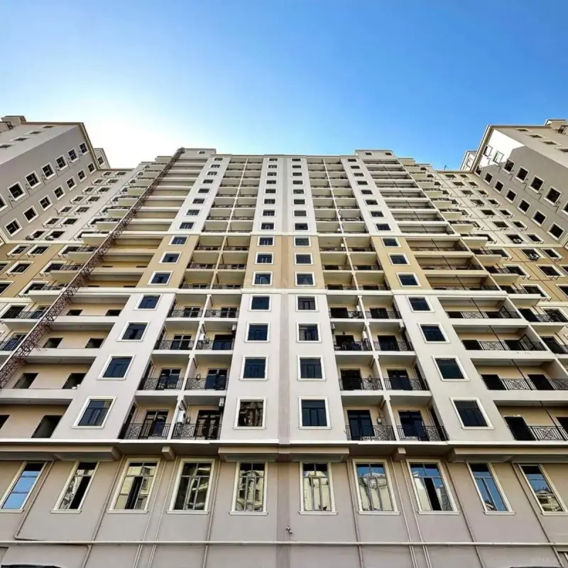 Satılır 4 otaqlı mənzil 185.6 m²