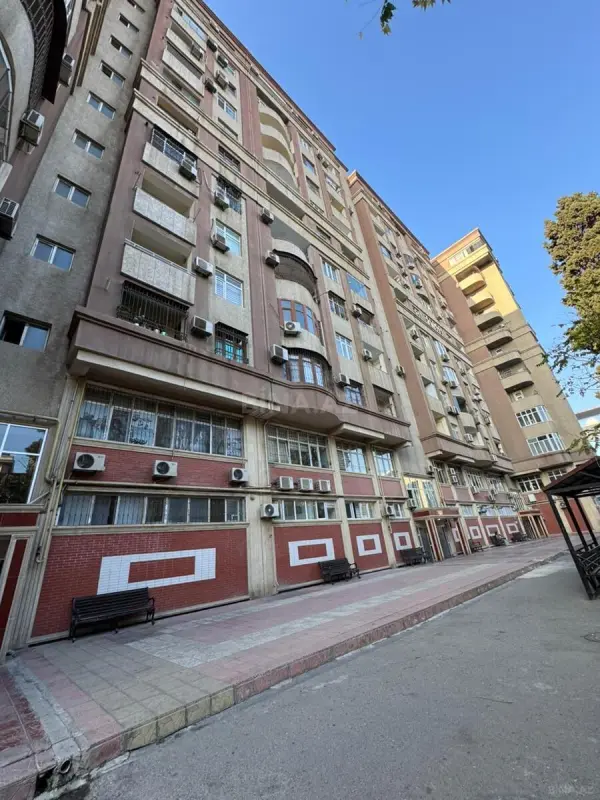 Satılır 3 otaqlı mənzil 153 m²