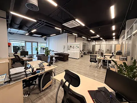 Kirayə verilir 7 otaqlı ofis 235 m² — Bakı 7 otaq 235.00 m²
