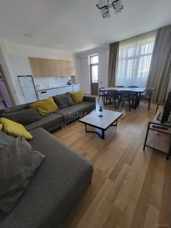 Satılır 3 otaqlı mənzil 108 m²