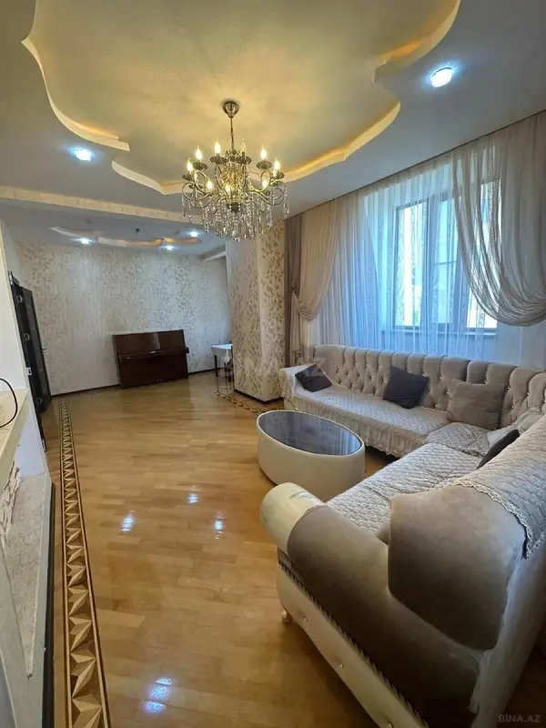 Satılır 4 otaqlı mənzil 140 m²