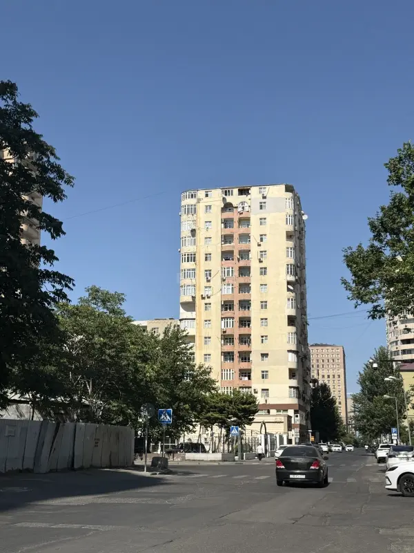 Satılır 4 otaqlı mənzil 153 m²