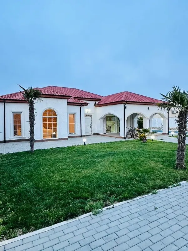 Kirayə verilir 6 otaqlı həyət evi 320 m²