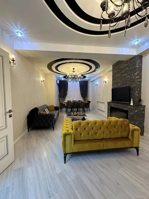 Satılır 4 otaqlı mənzil 200 m²