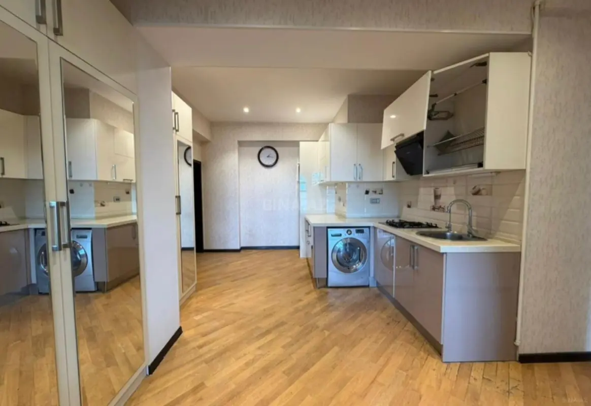 Satılır 2 otaqlı mənzil 72 m²