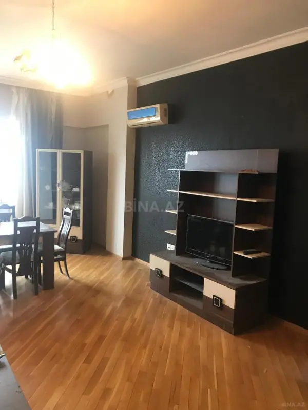 Satılır 4 otaqlı mənzil 220 m²