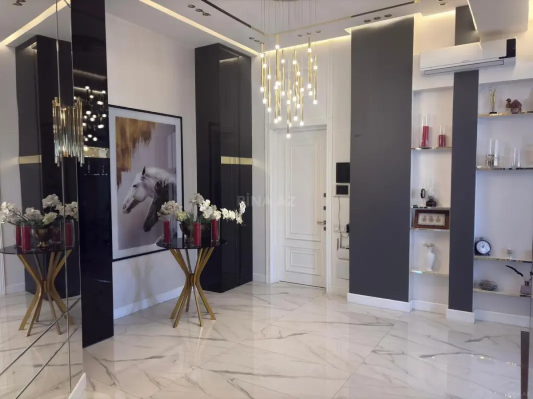 Satılır 3 otaqlı mənzil 135 m²