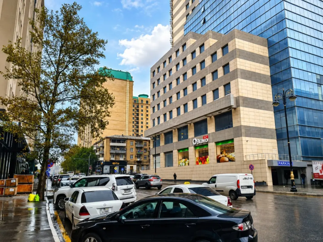 Satılır 4 otaqlı mənzil 216 m²