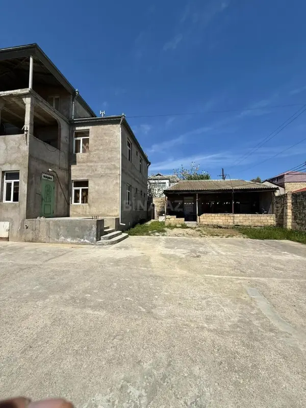 Satılır 7 otaqlı həyət evi 260 m²