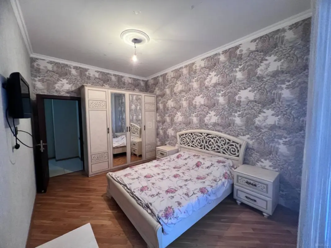 Kirayə verilir 2 otaqlı mənzil 95 m²