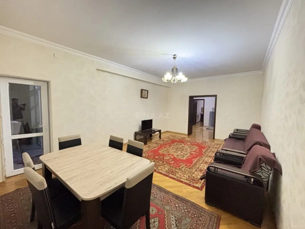 Kirayə verilir 3 otaqlı mənzil 130 m²