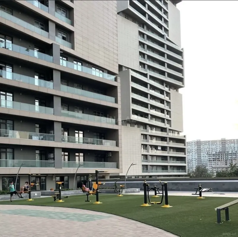 Kirayə verilir 3 otaqlı mənzil 140 m²