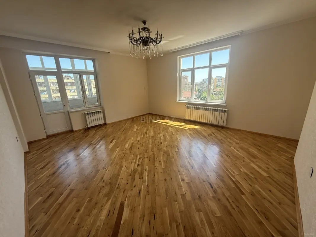 Satılır 3 otaqlı mənzil 131 m²