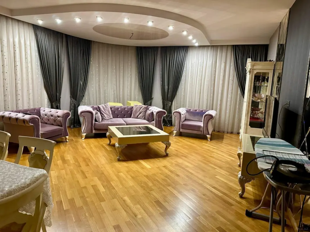 Kirayə verilir 3 otaqlı mənzil 170 m²