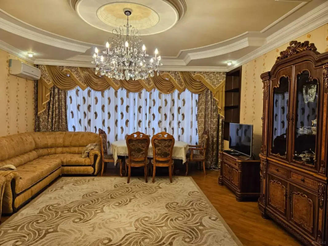 Kirayə verilir 3 otaqlı mənzil 140 m²