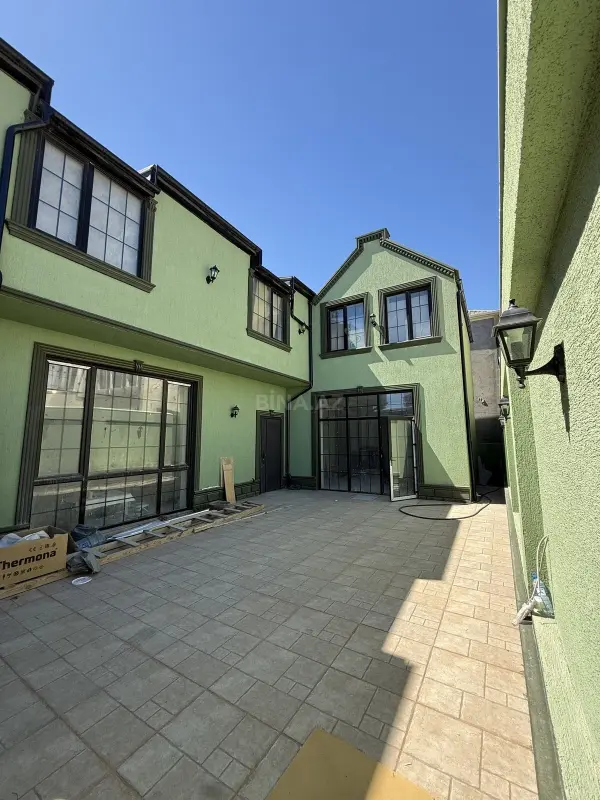 Satılır 5 otaqlı həyət evi 220 m²