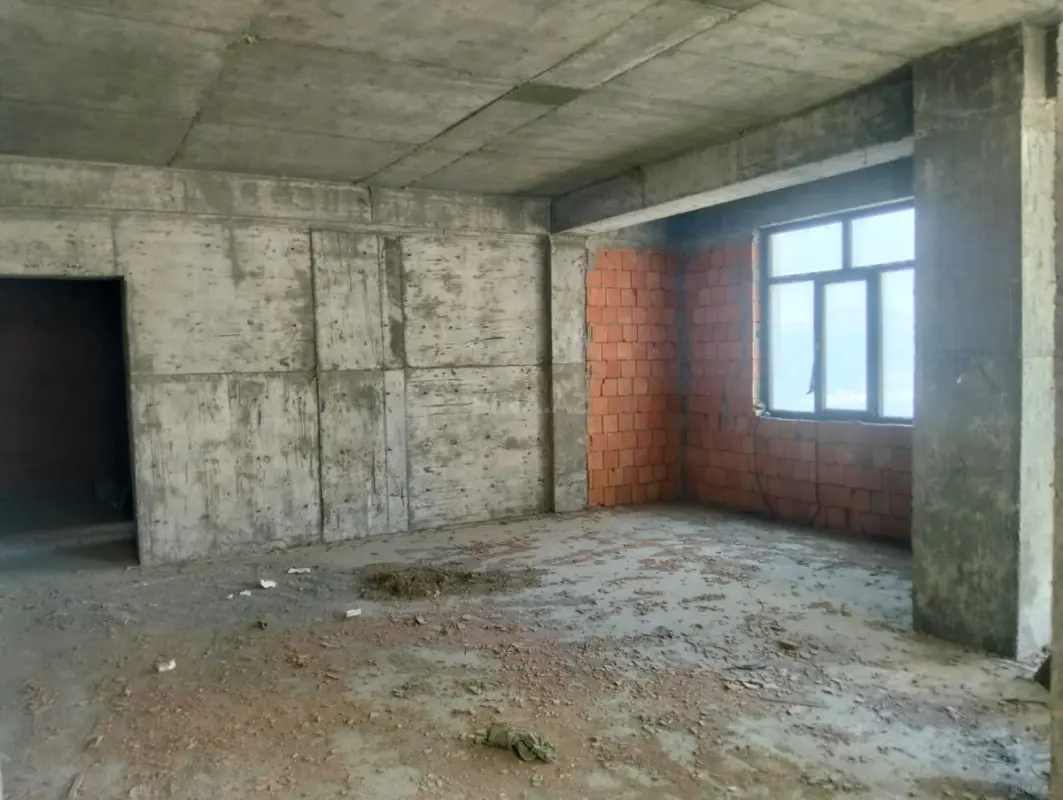 Satılır 4 otaqlı mənzil 225 m²