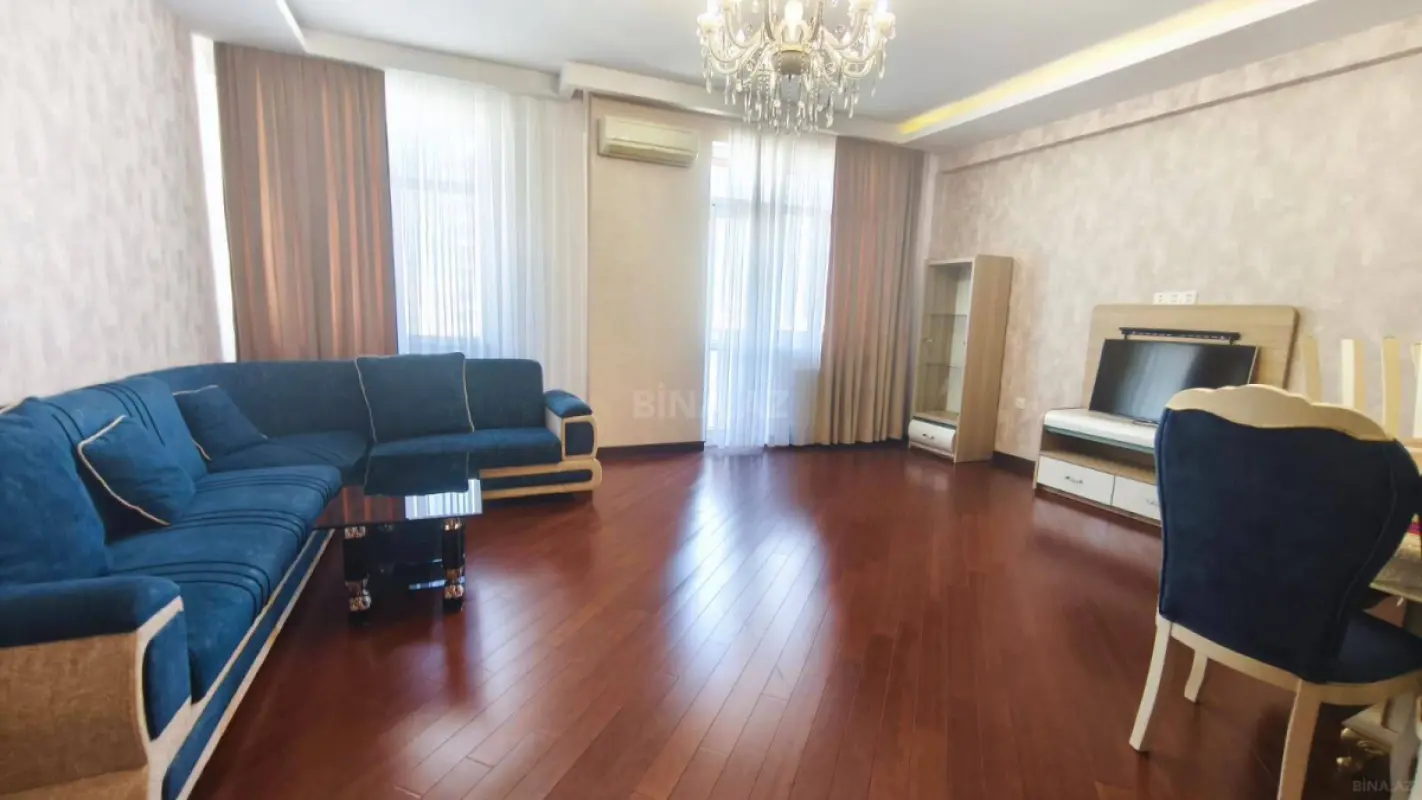 Kirayə verilir 3 otaqlı mənzil 130 m²