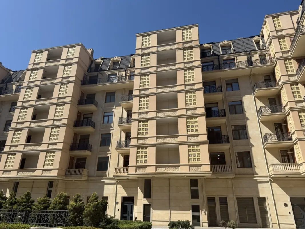 Satılır 3 otaqlı mənzil 176 m²
