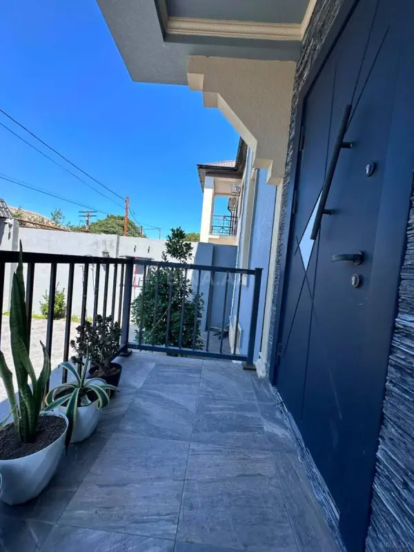 Satılır 5 otaqlı həyət evi 256 m²