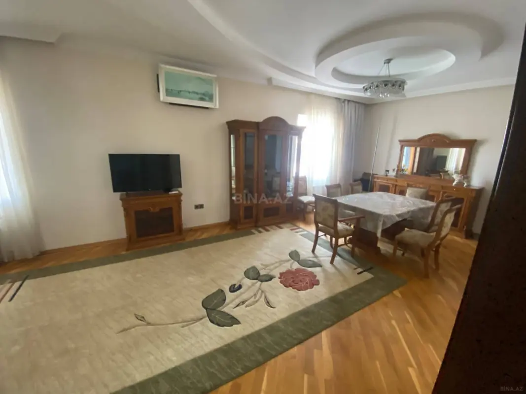 Kirayə verilir 3 otaqlı mənzil 140 m²