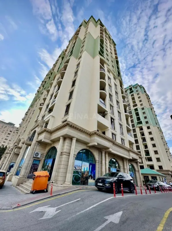 Satılır 3 otaqlı mənzil 146 m²