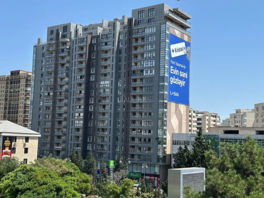 Satılır 4 otaqlı mənzil 185 m²
