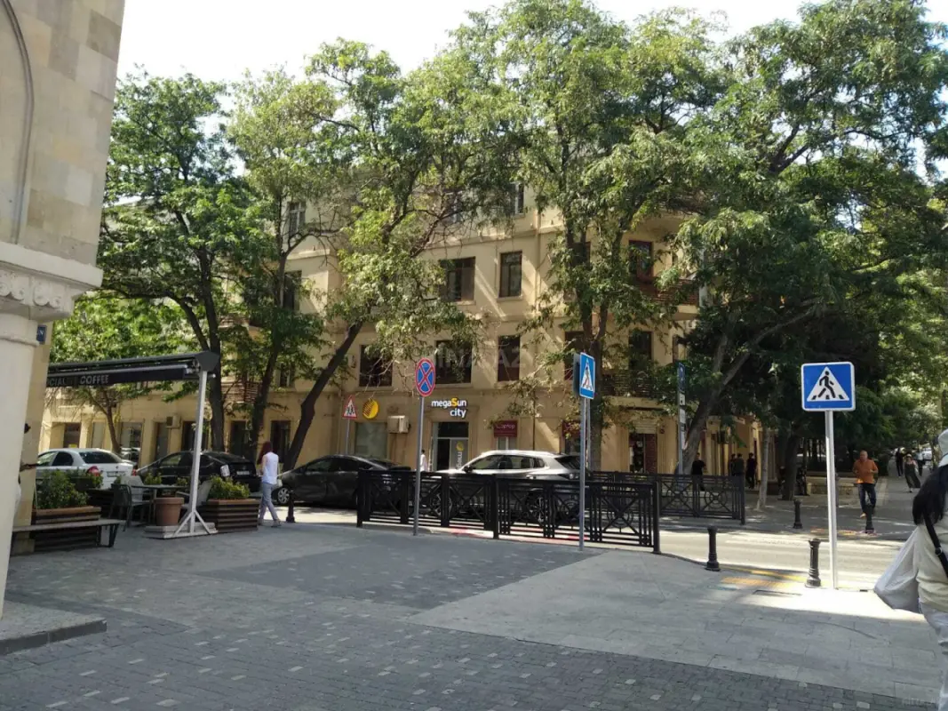 Satılır 3 otaqlı mənzil 105 m²
