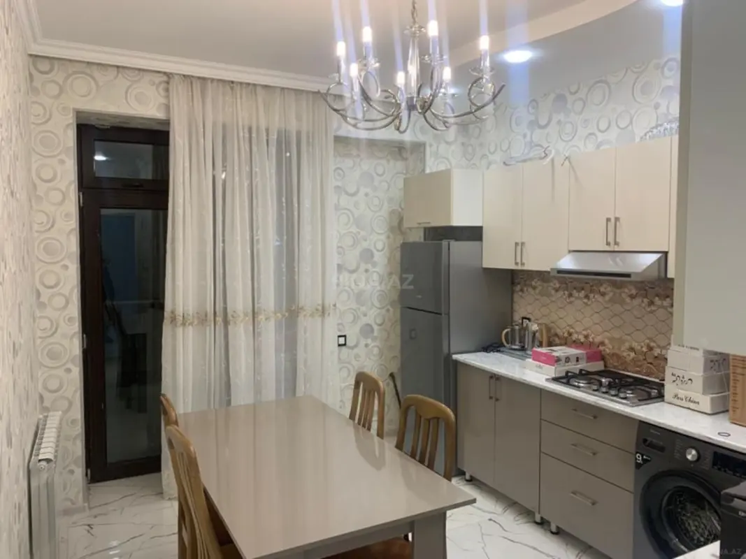 Kirayə verilir 3 otaqlı mənzil 145 m²
