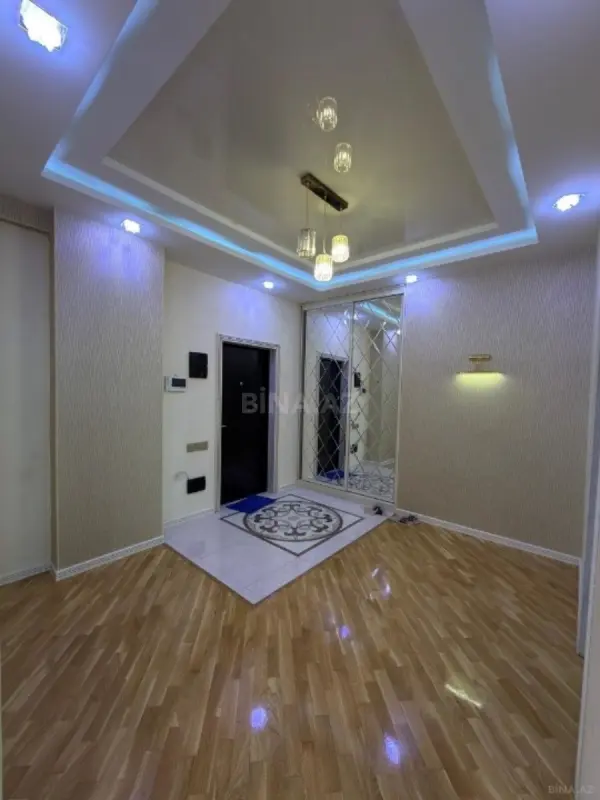 Satılır 3 otaqlı mənzil 122 m²