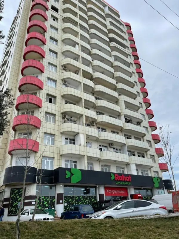 Satılır 3 otaqlı mənzil 135 m²