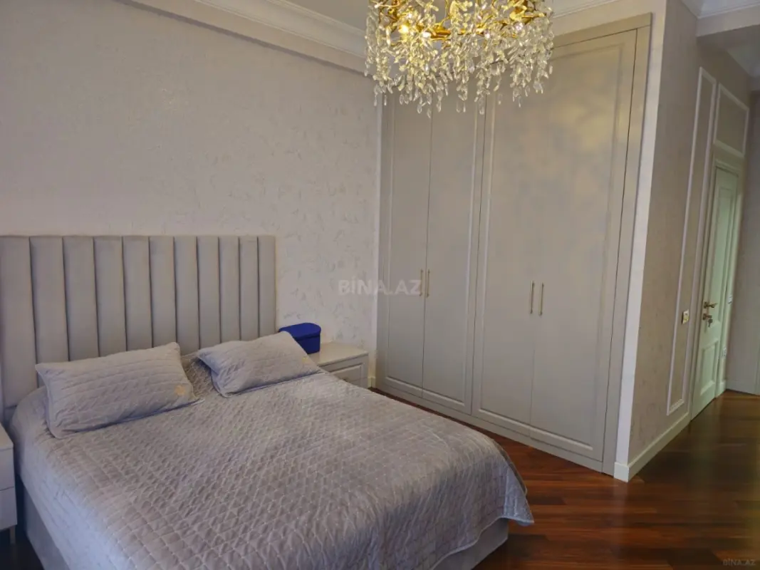 Satılır 3 otaqlı mənzil 143 m²