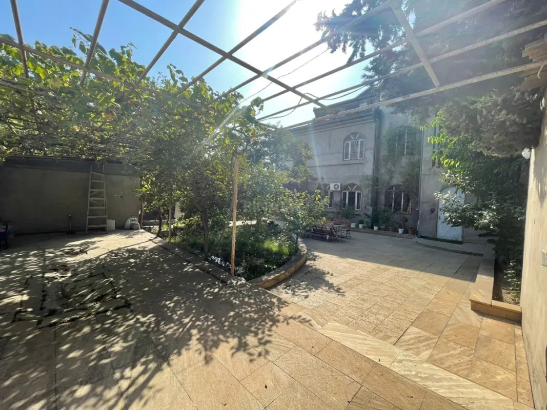 Satılır 5 otaqlı həyət evi 250 m²