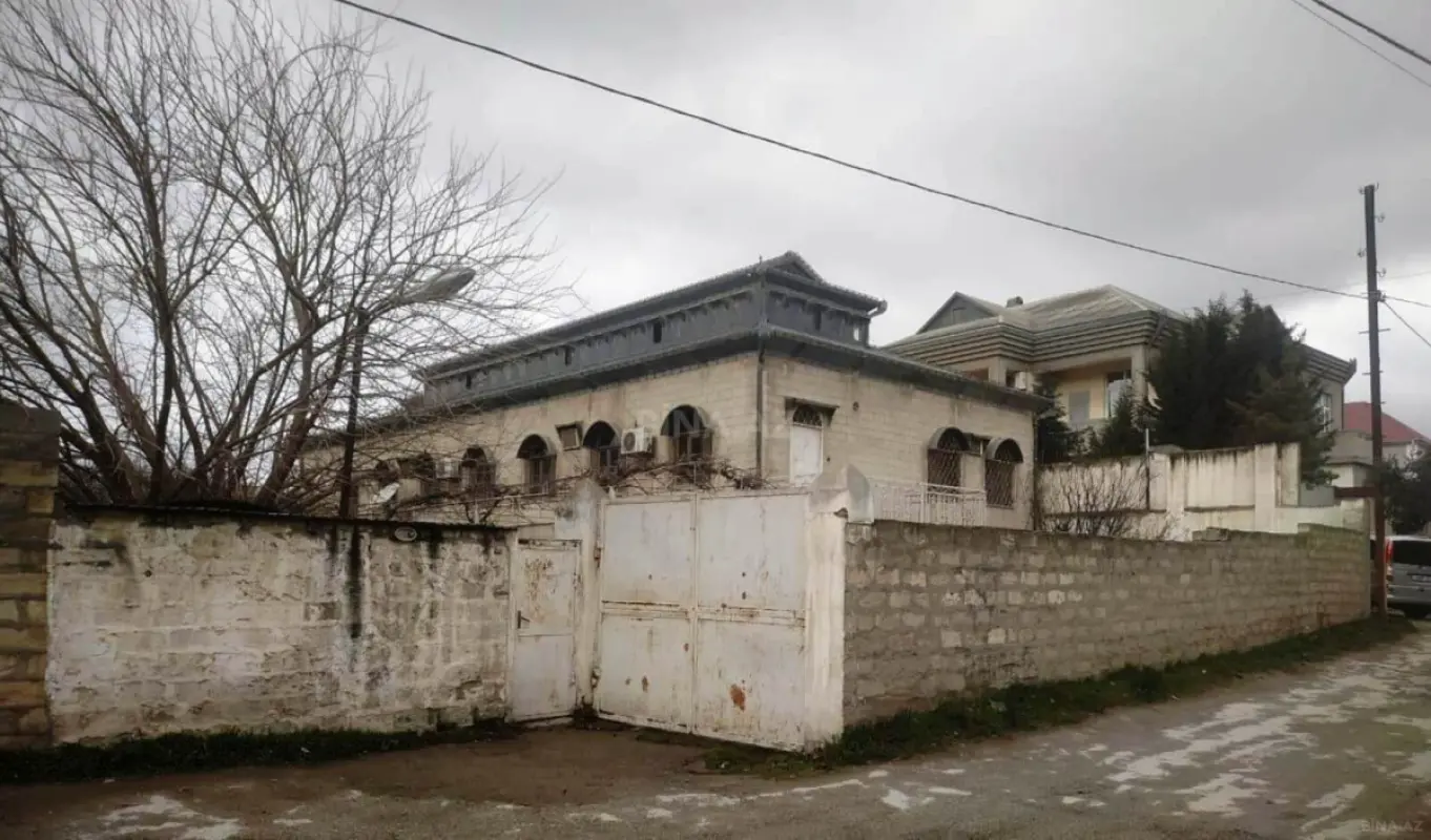 Satılır 10 otaqlı həyət evi 650 m²
