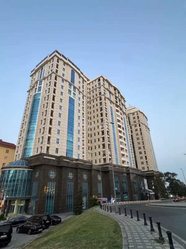 Kirayə verilir 4 otaqlı mənzil 215 m²