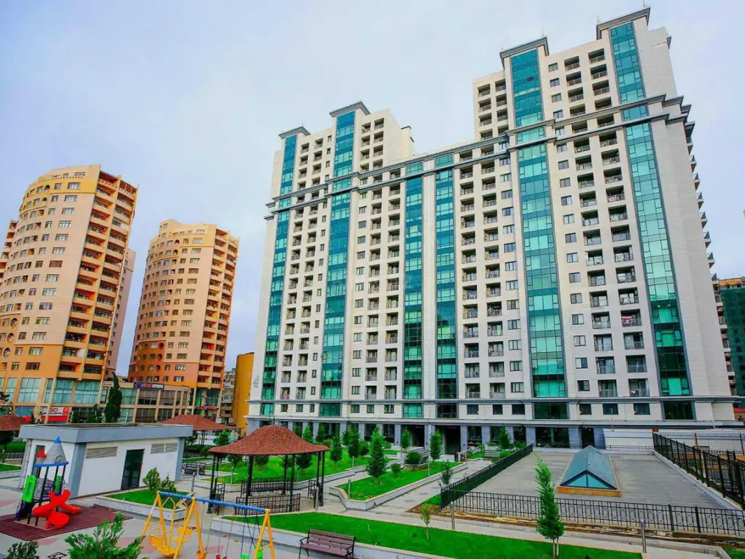 Satılır 3 otaqlı mənzil 135 m²
