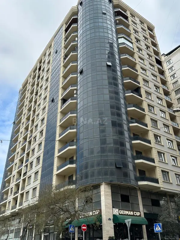 Satılır 4 otaqlı mənzil 144 m²