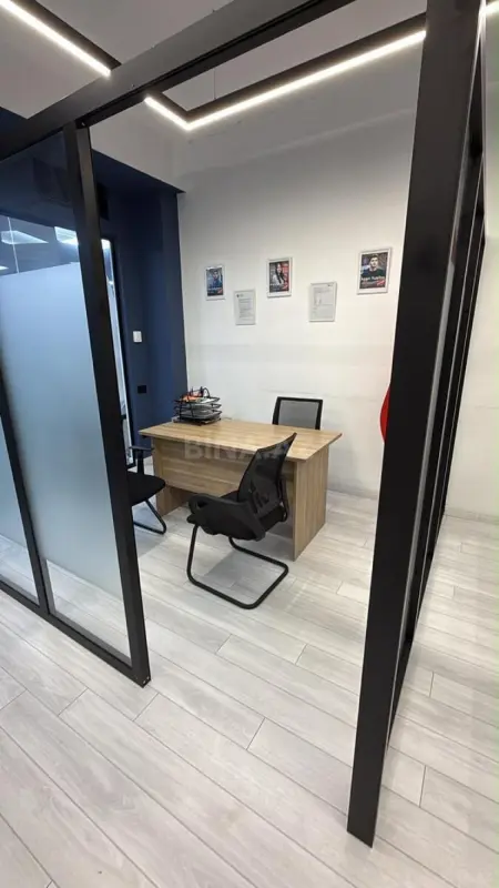 Kirayə verilir 5 otaqlı ofis 60 m²