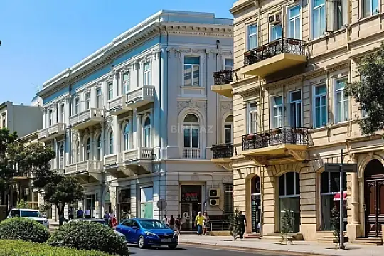 Satılır obyekt 320 m² — Bakı 320.00 m²