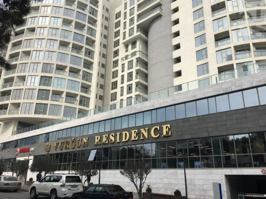 Satılır 3 otaqlı mənzil 105 m²