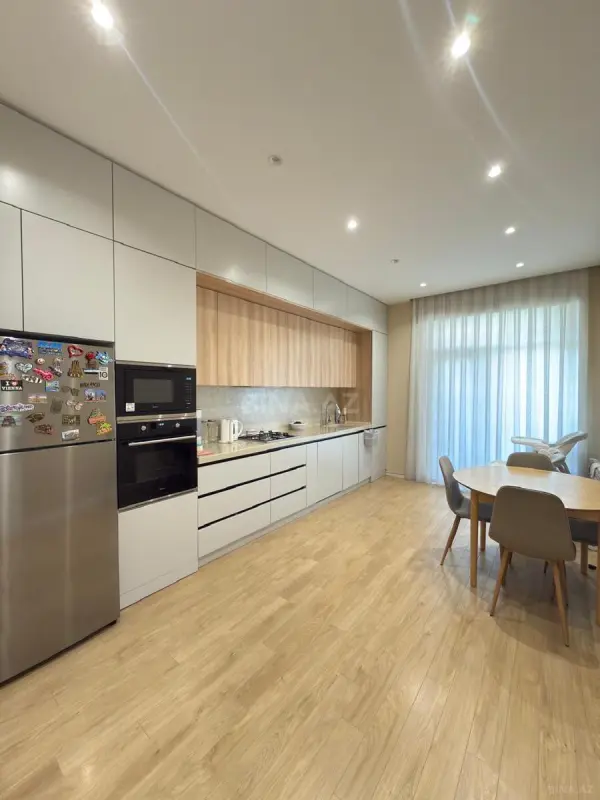 Satılır 4 otaqlı mənzil 185 m²