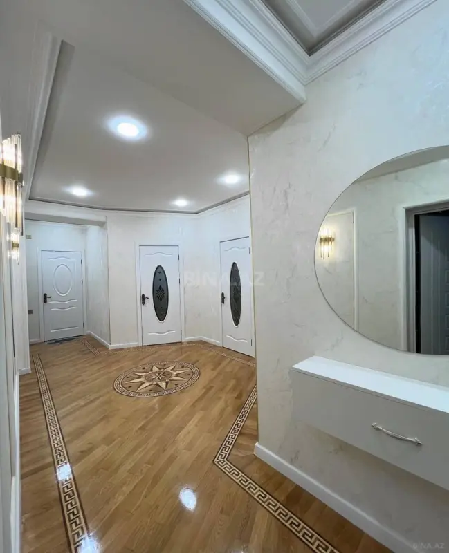 Satılır 3 otaqlı mənzil 136 m²