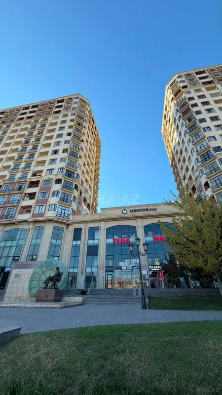 Satılır 3 otaqlı mənzil 138 m²