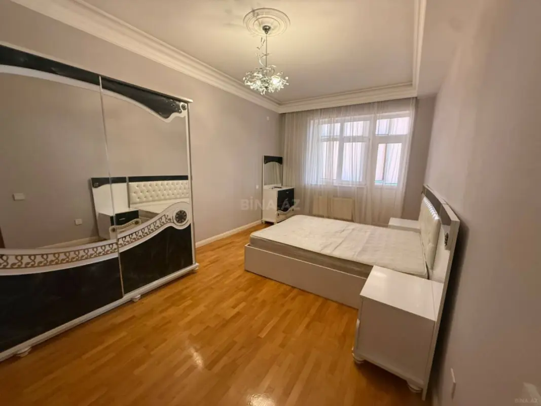 Satılır 4 otaqlı mənzil 153 m²