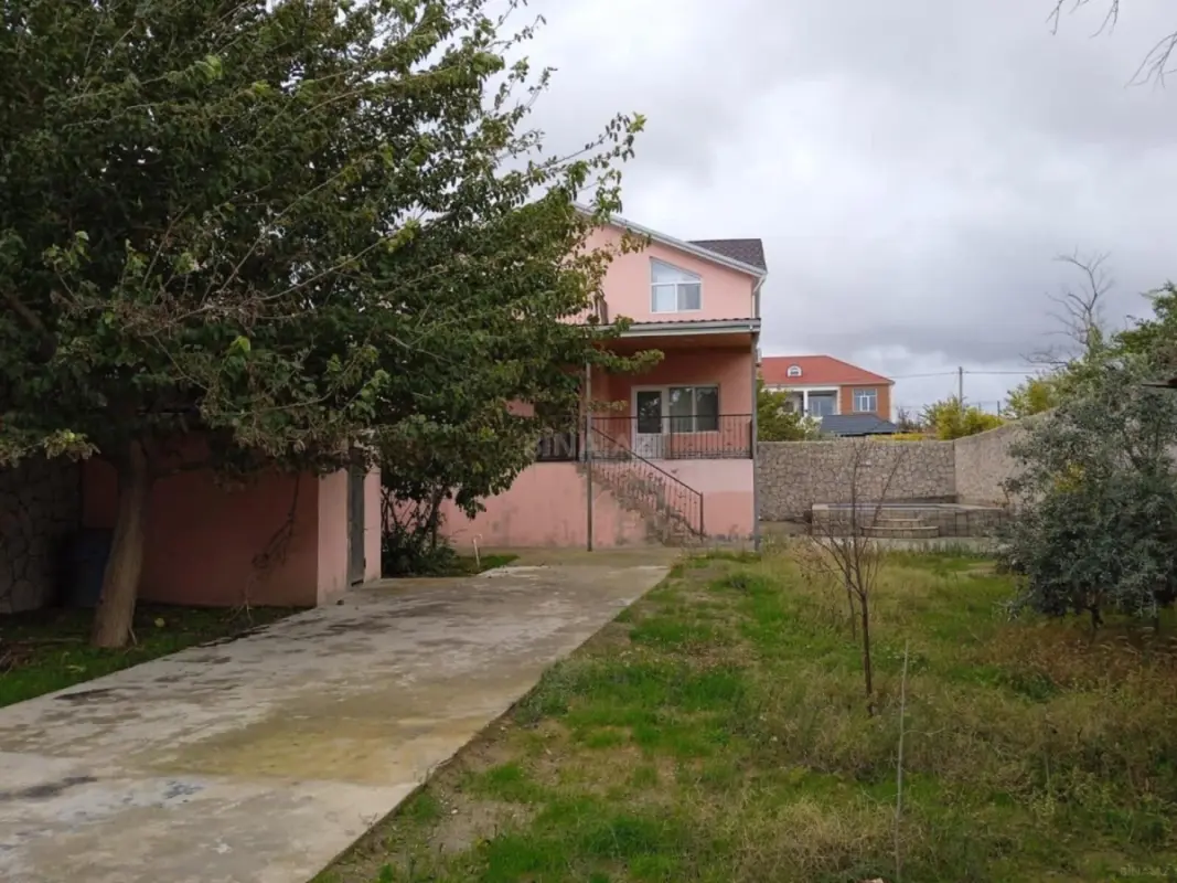 Satılır 5 otaqlı həyət evi 200 m²