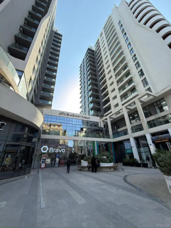 Satılır 4 otaqlı mənzil 175 m²