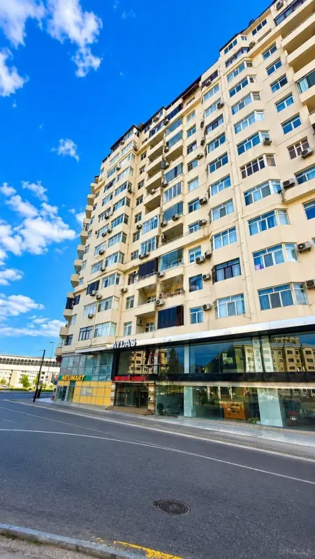 Satılır 3 otaqlı mənzil 117 m²