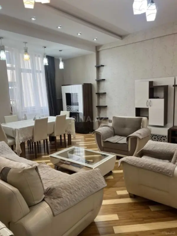 Kirayə verilir 3 otaqlı mənzil 120 m²