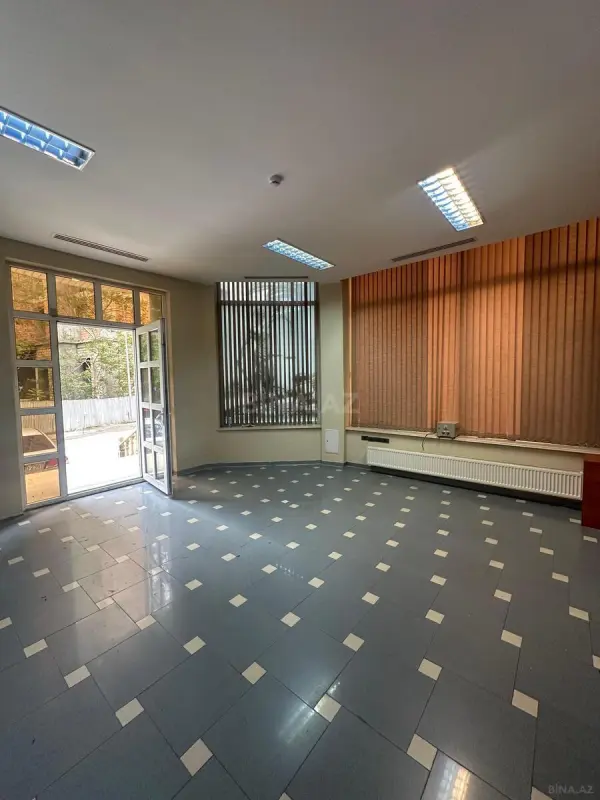 Kirayə verilir 10 otaqlı ofis 303 m²